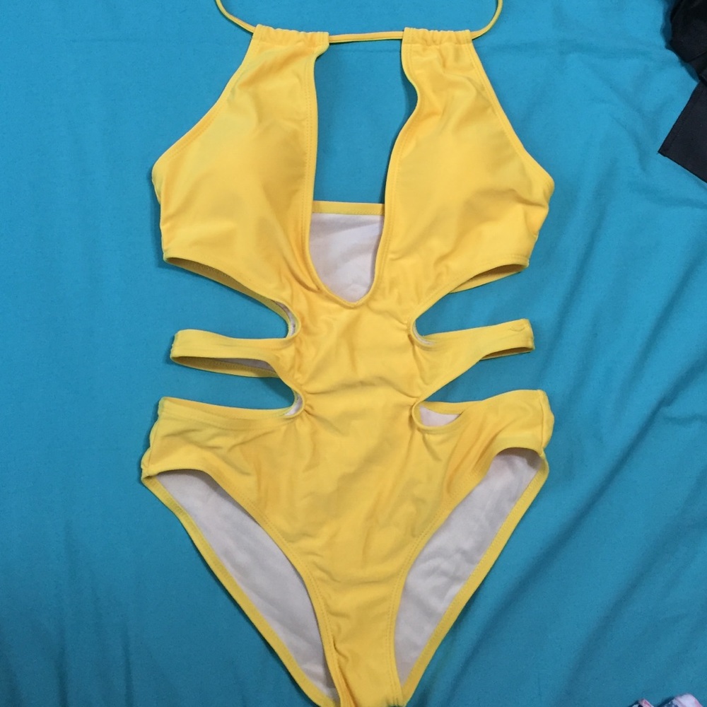 Yellow cut out one piece swimsuit - Picture 3 of 3